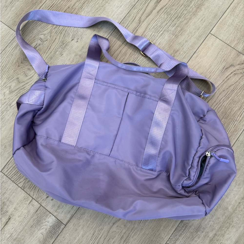 Lavender Duffle Bag With Multiple Compartments 22… - image 3